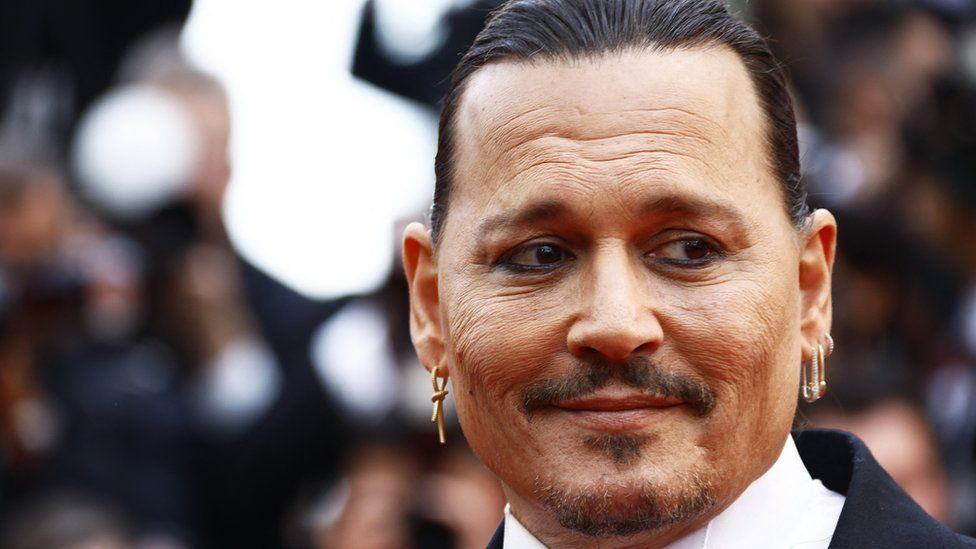 How critics reacted to Johnny Depp’s return to the international stage.